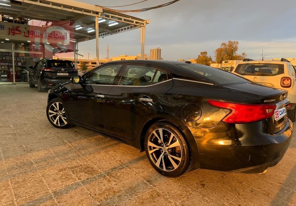 نيسان ماكسيما